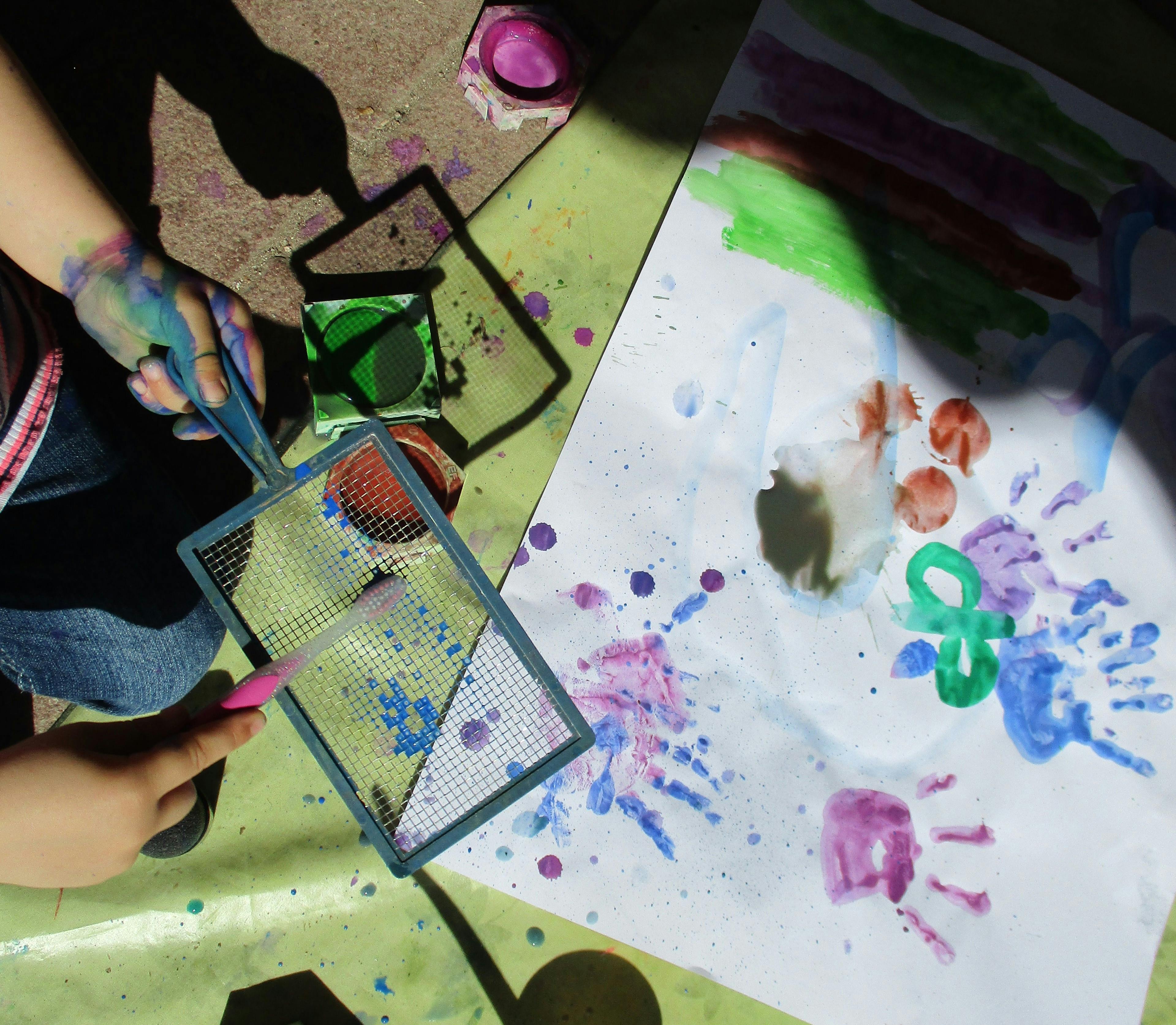 kleine Künstler im Kindergarten Schwann
